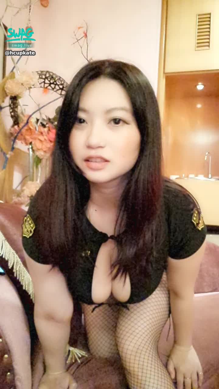 h******e : 😈台北小女警😈知道的都說我很會搖，你喜歡在上面還是下面