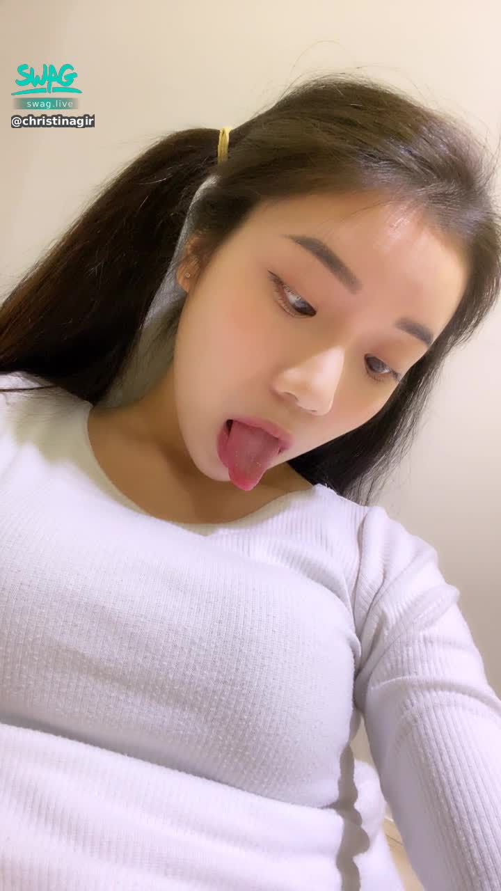  : Umm~ baby, do you want me to change like this! 😍😍 come private message me 👼🏻 tell me~

Private message baby said: I like CC exclusive Ah Hey Yan series~ (there are teaser photos available ❤️❤️ )