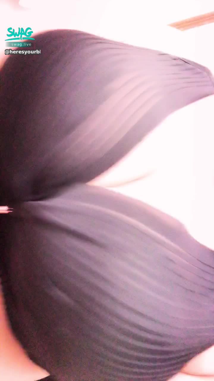 h**********w : 穿著胸罩跳跳跳～的ㄋㄟ ㄋㄟ😝

-

歡迎私訊許願想看什麼樣的限時動態，或是來跟我討論親愛的專屬的小短片或是照片來解鎖更多光子的秘密呦😘（🈲️露臉）

哼哼〜想不到能夠訂製什麼專屬的照片或小短片嗎？放心放心，我都幫你想好啦！🎉

想要光子在自己的胸部上寫上你的名字，讓我成為你專屬的寶貝嗎？或是想讓我在影片裡對你說什麼令人害羞，心跳加速的話嗎？

👉單純想私訊文愛，或是私訊送禮物，讓我用語音跟你聊天也都是可以的哦！🔞如果還有其他想法，也都歡迎私訊跟我討論呦〜🥰

無論是想許願或是訂製專屬的照片影片，我都在線上等著你來跟我討論聊聊～喜歡的話，希望大家也能送點小禮物給光子呦！😘❤️（可依照禮物價錢給予相對應尺度的照片或影片哦😉）