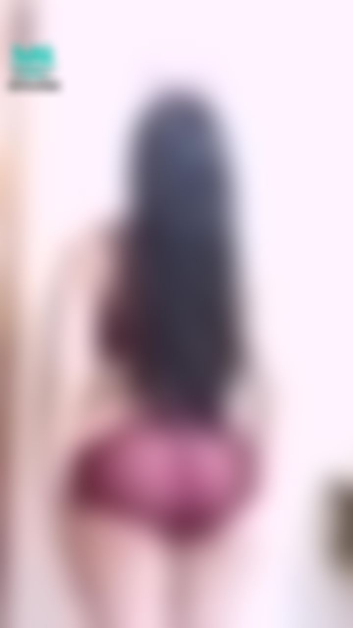 l********z : 脫了？！這個禮物竟然會自己拆禮物？🎁🔞
我是你的聖誕辣辣❤️🙈
這個禮物喜歡嗎 喜歡對我說聲喜歡好嗎🥺