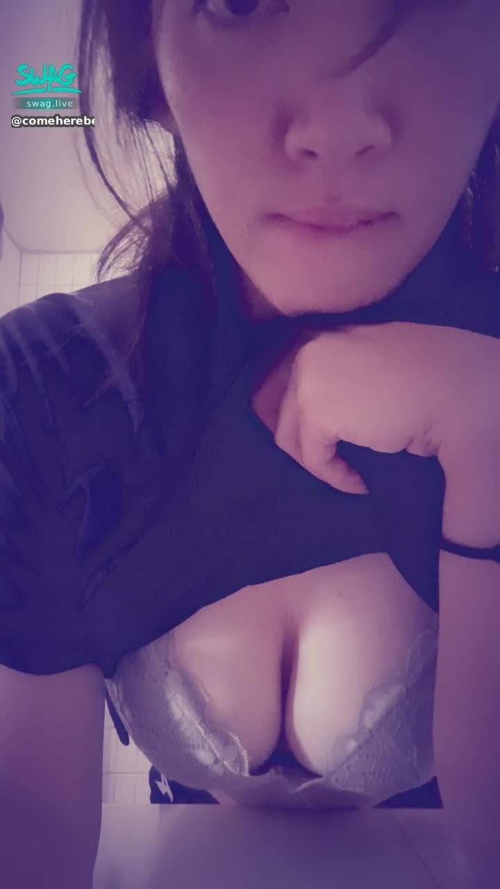  : 肚子好餓～廚房沒有東西吃。我懶得去外面買～