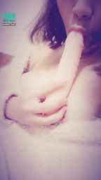 l******y : 低鑽福利來囉🎀親愛的~我今天上班吃香蕉後...好想吃你的...