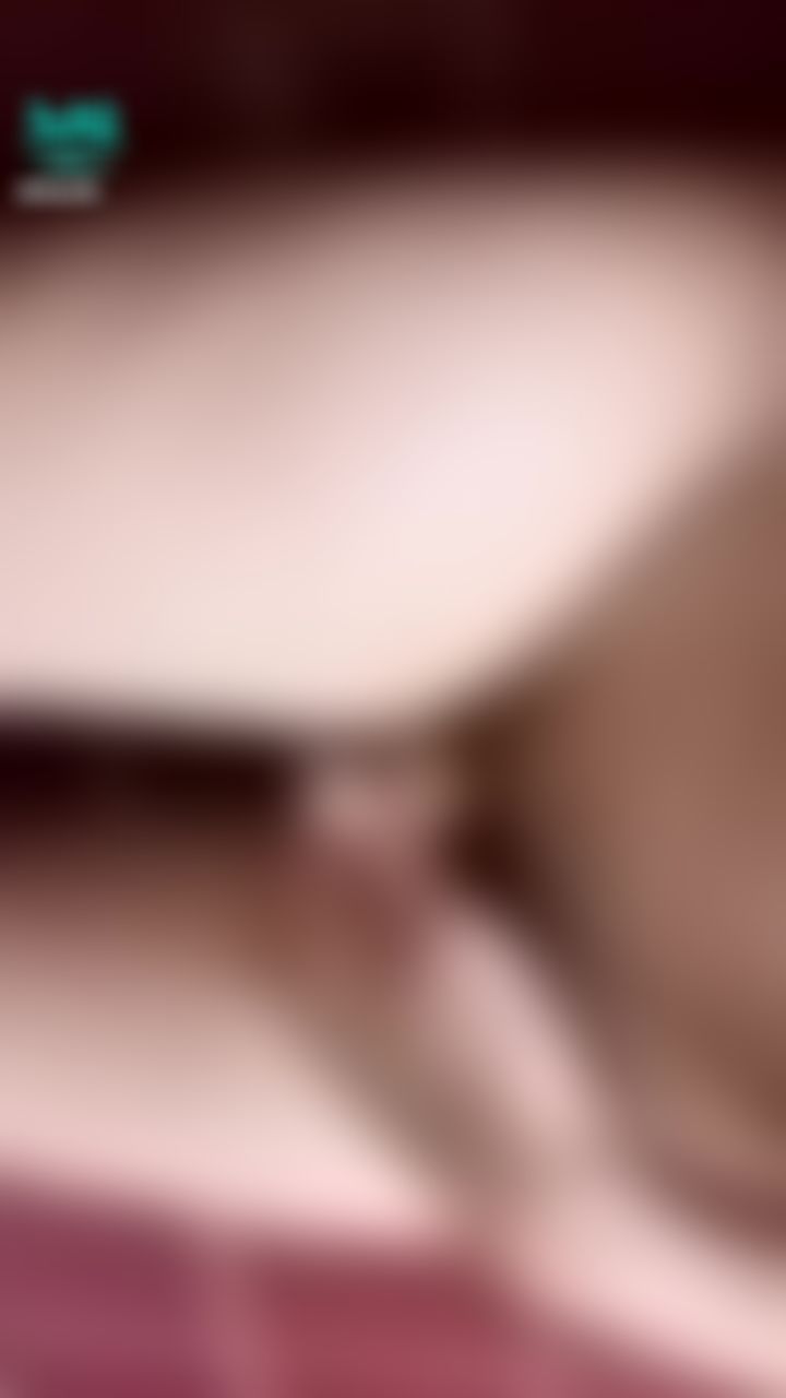  : 拿棒棒這樣摩擦妹妹🤣🔞