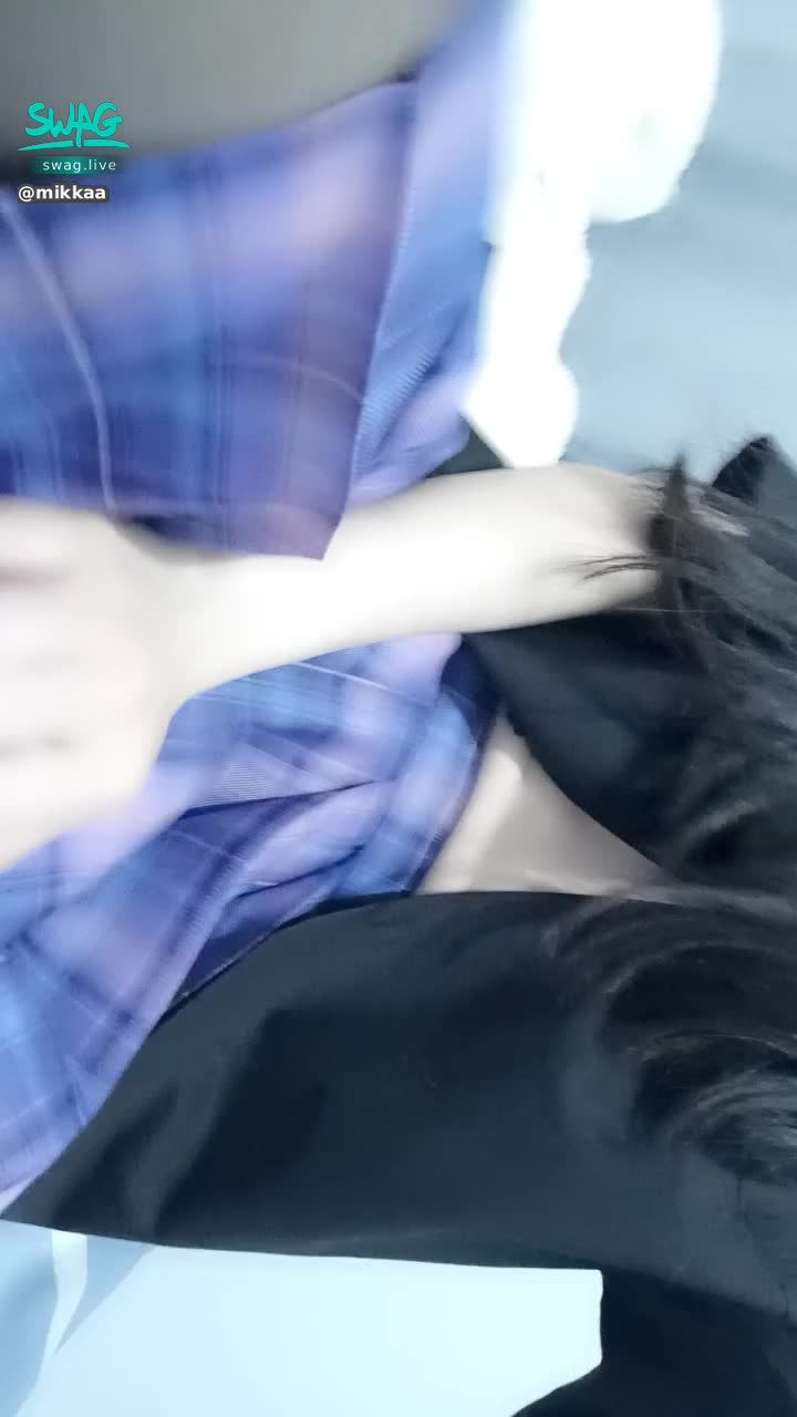 m****a : 裙底