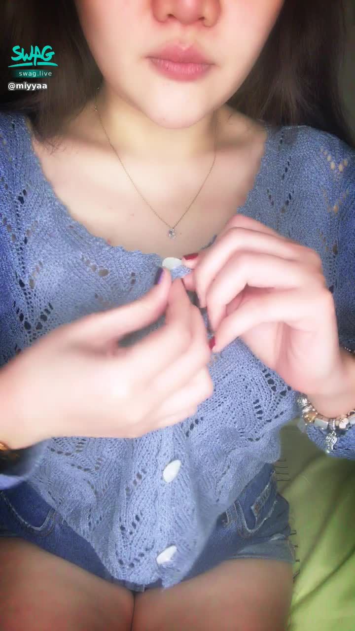 miyyaa : 有点热🥵 脱吗？