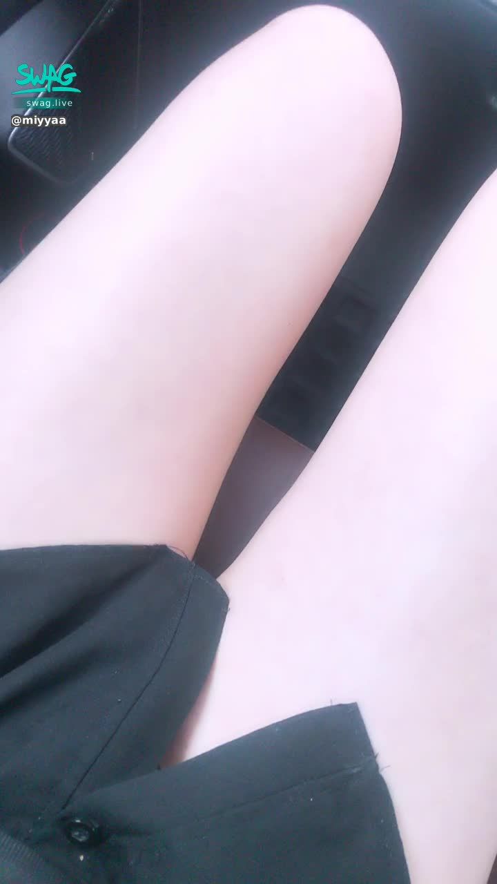 miyyaa : 车上能忍得住嘛~ 😝😝😝