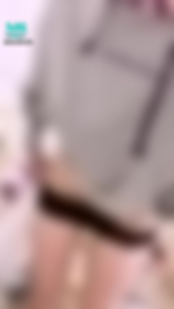 sweetbooboo : 😈上廁所偷拍😈😈小小的尿尿聲💦💦臉不小心露出來了😱好怕欸我妹妹剛好在門口 緊張緊張