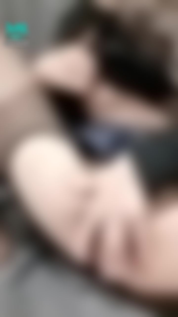 l*******n : *學生妹-自慰系列*
快速摩擦豆豆
鮑魚的腥味好重呢
快用棒棒幫妹妹按摩
小穴好濕潤了 妹妹一直呻吟