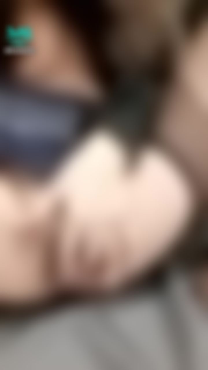 l*******n : *學生妹-自慰系列*
穴流出白色液體滋潤哥哥的棒子
讓哥哥可以插入
讓妹妹舒服 幹深一點