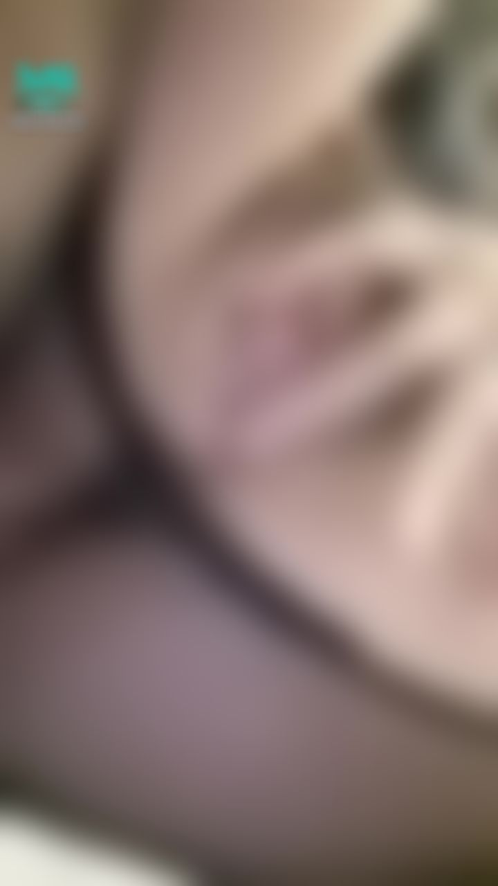 l*******n : *學生妹-自慰系列*
讓妹妹在上面，哥哥從下面幹🥺
特寫撥開又抽插，好騷的妹妹。