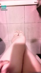 h*******l : 脫小褲褲要洗澎澎囉😜