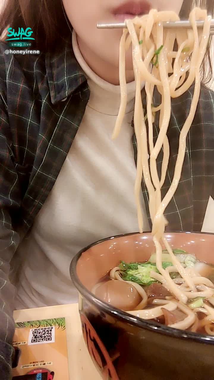 h********e : 第一次放吃東西的影片
樣子會不會很好笑 😂😂😂