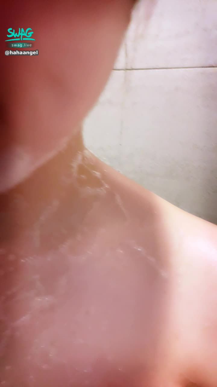  : Can you lick these bubbles off for me? 💦👅
