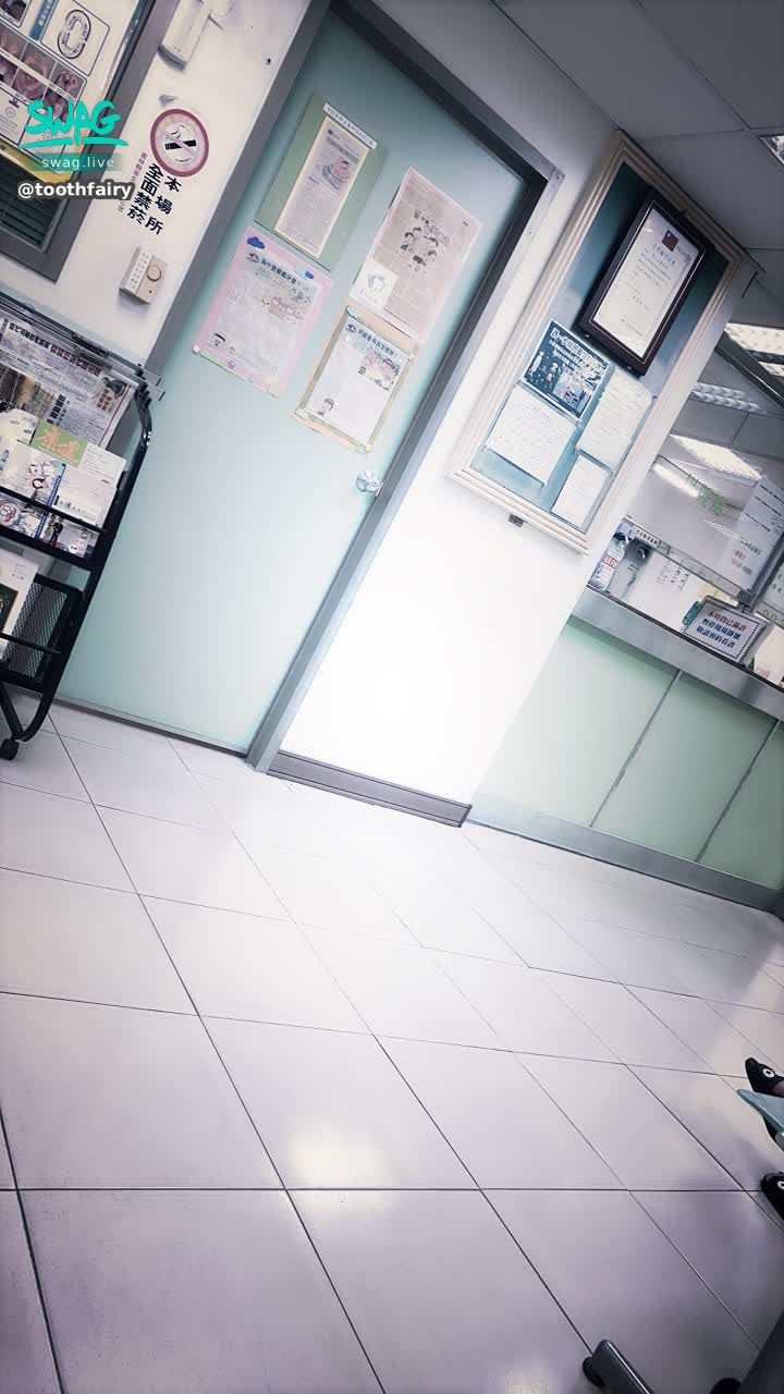  : 😷
