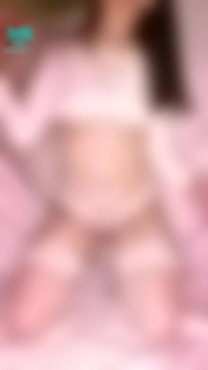  : 🖤看看這變態的內褲，穴穴直接跑出來見人🙈🙈