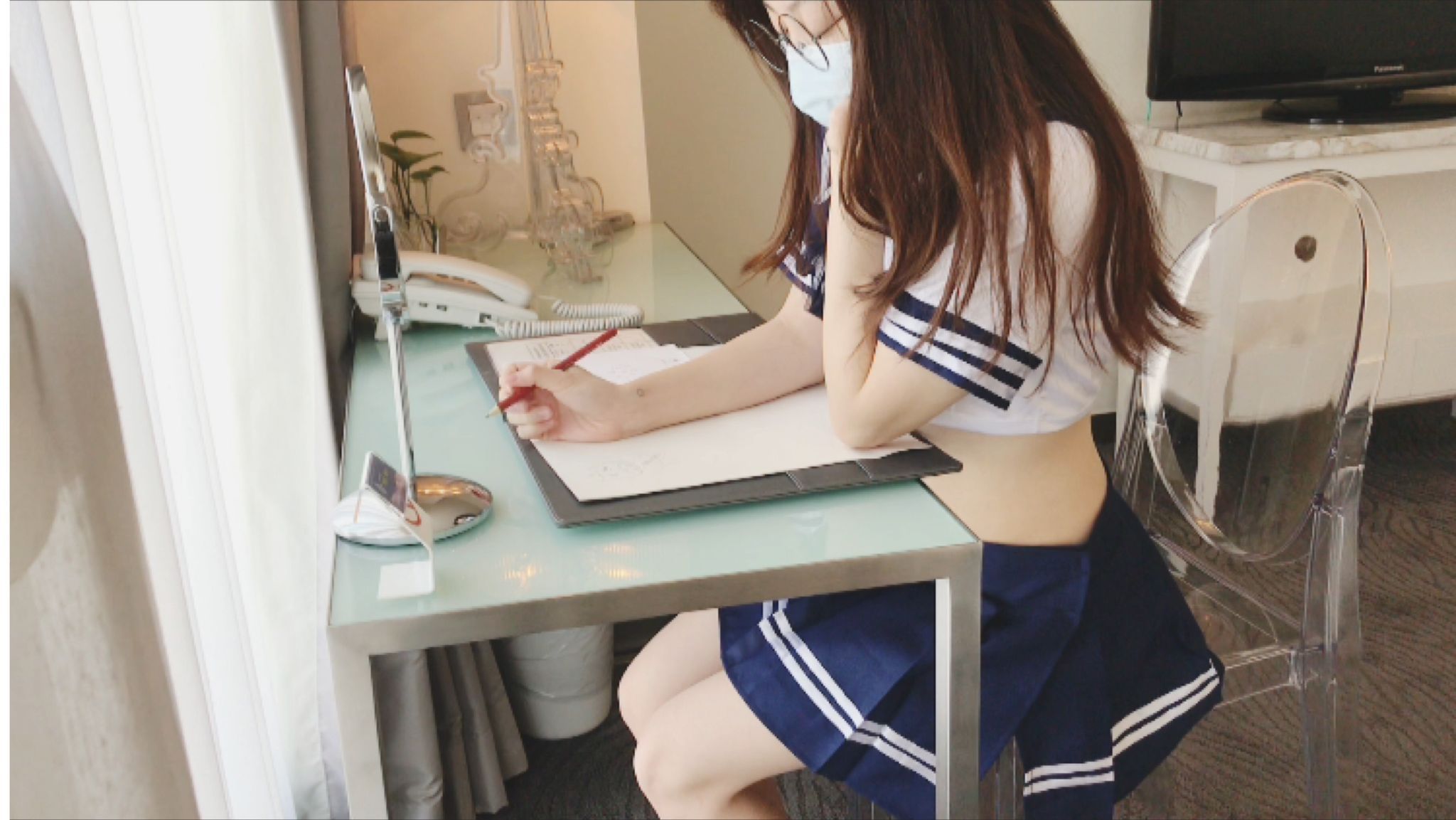 v********g : Pure uniform student girl shows off her head