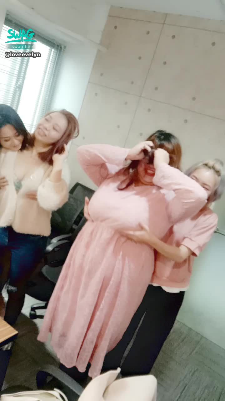 loveevelyn : 色香味俱全
粉粉趴 快來私我找福利
@ladyruby  @kikiangel  @leoncinobb
