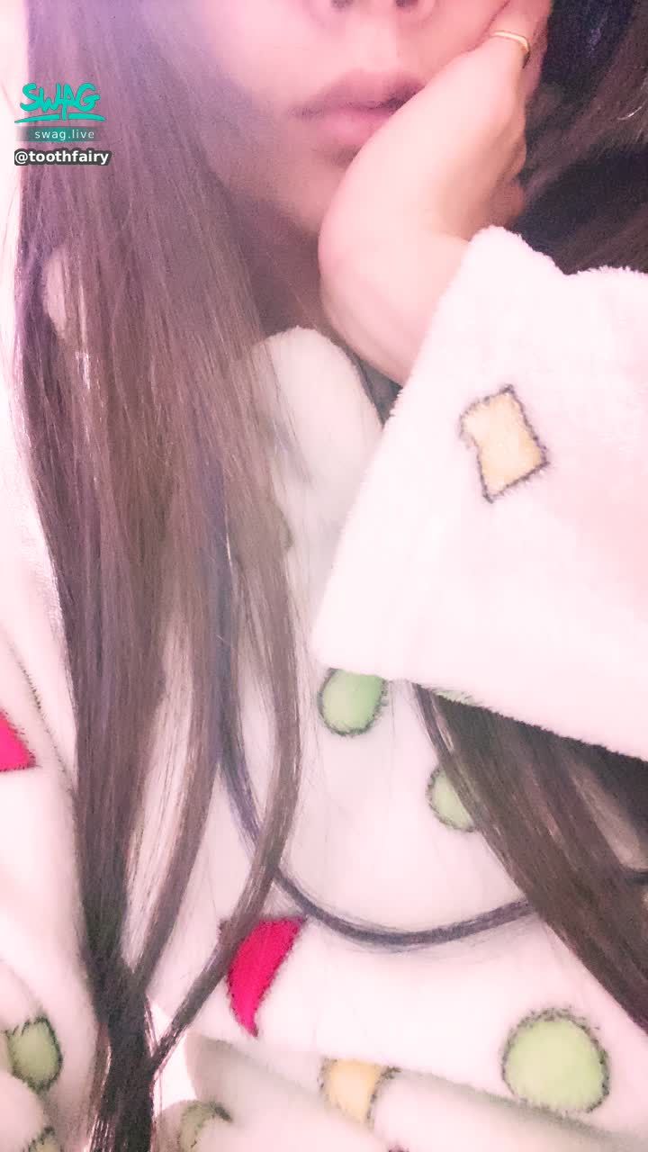  : I've been in the hospital for the past two days, taking medicine, sleeping, waking up, taking medicine 😷
Oh my goodness~ Hurry up and give me back a healthy body 😭