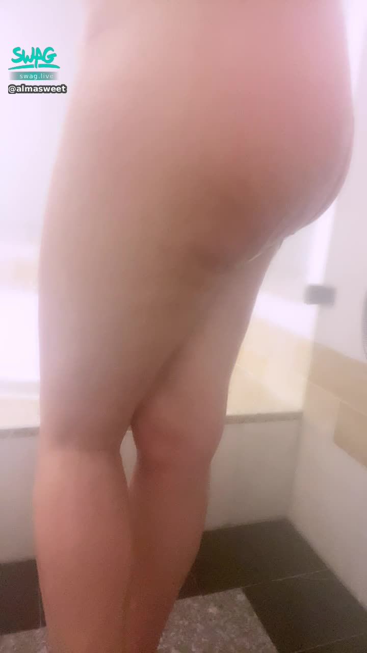 a*******t : 好好洗澡下半身囉
有人說想看腿的🤭🤭