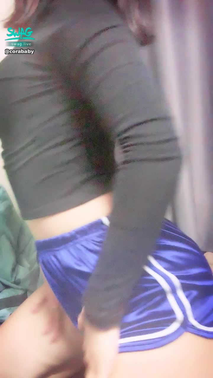 corababy : 🦊淫女實錄🦊雪乳淫蕩騷貨🔥是不是不小心拍到亮點了😱😱😱