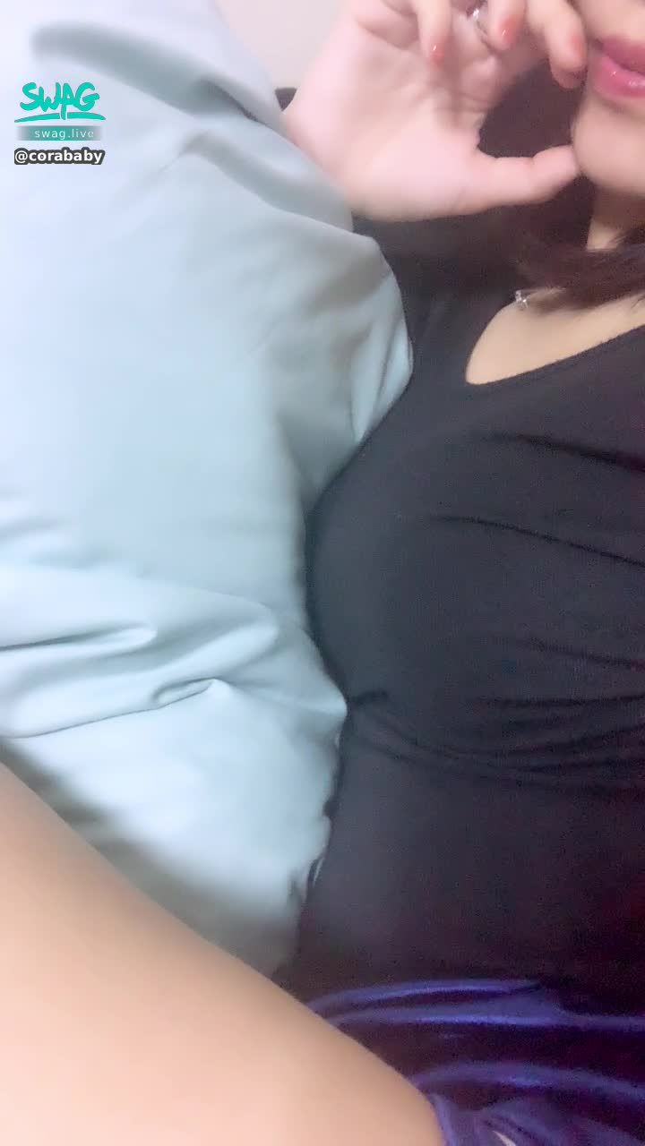 corababy : 🌸Swag最難忘的抽籤約會🌸
🎀2021年給你滿滿的女友感🎀
 - -
‼️獎項滿滿‼️
四獎👉🏻福袋：親手做的禮物、卡片、全臉照💕
三獎👉🏻福袋+體香圍巾🧣溫暖你的寒冷冬天💕
二獎👉🏻福袋+原味內衣💋孤單夜裡陪你尻尻💕

首獎👉🏻💘屬於你的一日女友💘
北中南可跑，海邊🌅電影🎬夜景🌃
行程可討論😈只要有你就能走😘
萬事具備💦就缺了一個你😳😳😳
- -
‼️活動辦法‼️1/20-1/26
一套女僕裝=3999💎=一隻籤
1/23 23:59 前，參加活動享早鳥優惠🥳
三套女僕裝=五隻籤💥買三送二💥優惠賺起來💥
- -
只要你想要🥺🥺
就可以在新的一年擁有滿滿的我💕

ps. 
直刷約會通常30-50萬💎唷😢
想要低鑽約會的寶貝快把握機會❤️

⚠️任何疑問請私訊我⚠️