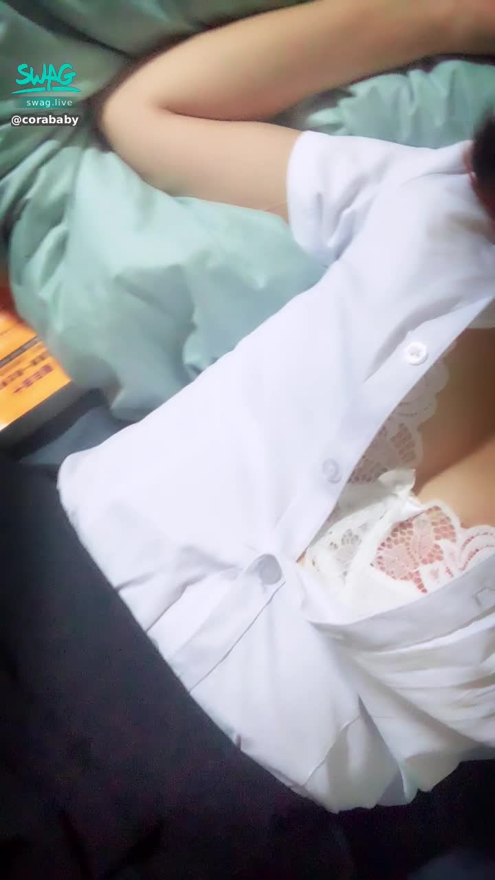 corababy : 🍀清純學妹🍀滿秒💯怎麼突然就被撲倒‼️好久沒做好緊張🥺但是學長的手好溫柔⋯摸到大D奶就讓我身體變得軟綿綿🙈🙈