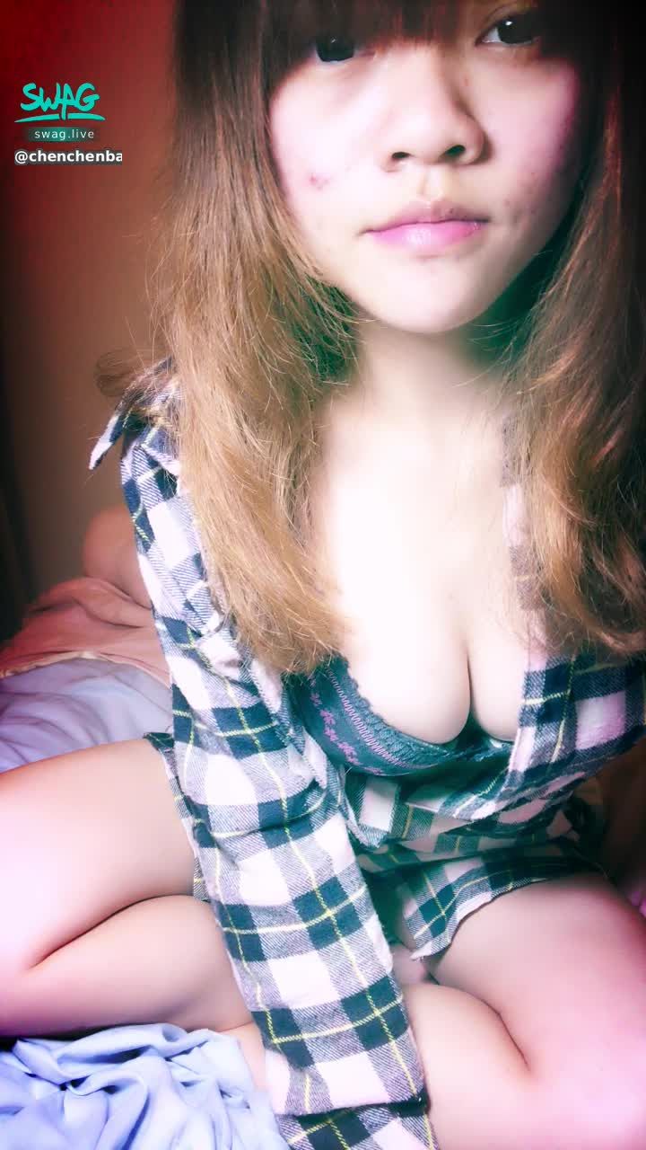 chenchenbao : 晨晨化身長腿辣妹啦❤️腿控點進來❤️一定硬到爆😈😈