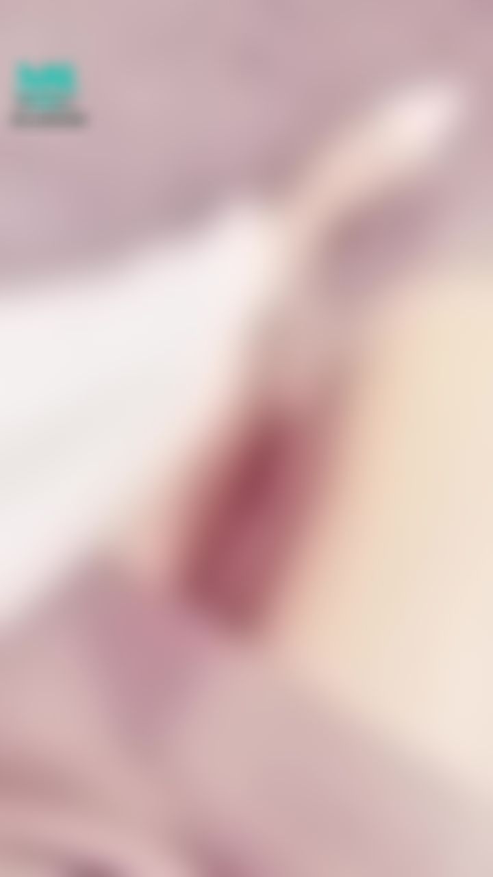 sexyivyivy : 加班加到腿好漲
把鞋子脫掉
寶貝幫我按摩
按摩一下😛😛😛
是按腳啦寶貝～你按錯地方了啦🙈