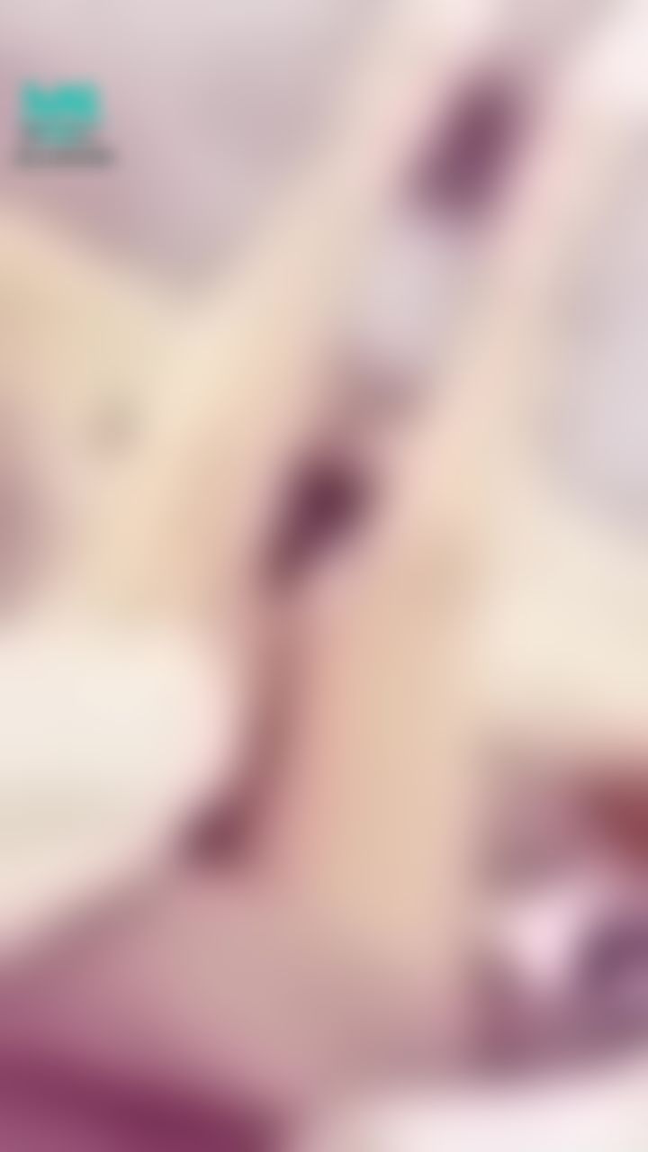 sexyivyivy : 突然男同事東西掉在地上
🐶🐶🐶
我站在他前面
他抬頭看著我。。。
