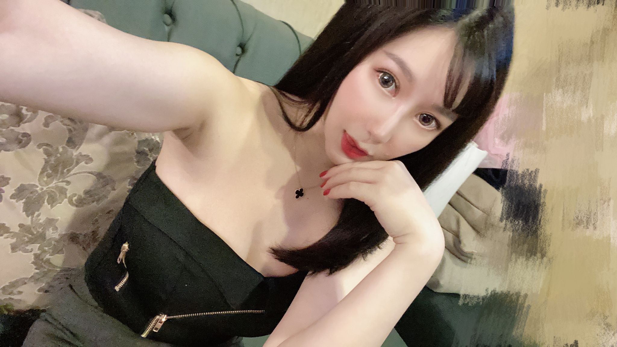ginamimi : 最近又收到了好多情趣衣角色扮演服⋯
每件都穿給我的寶貝們看看性感嗎❓你會硬嗎❓😍
解鎖本部並按讚截圖你看了秒硬想幹的那套
私訊給我就傳一部大尺私藏片送你😊