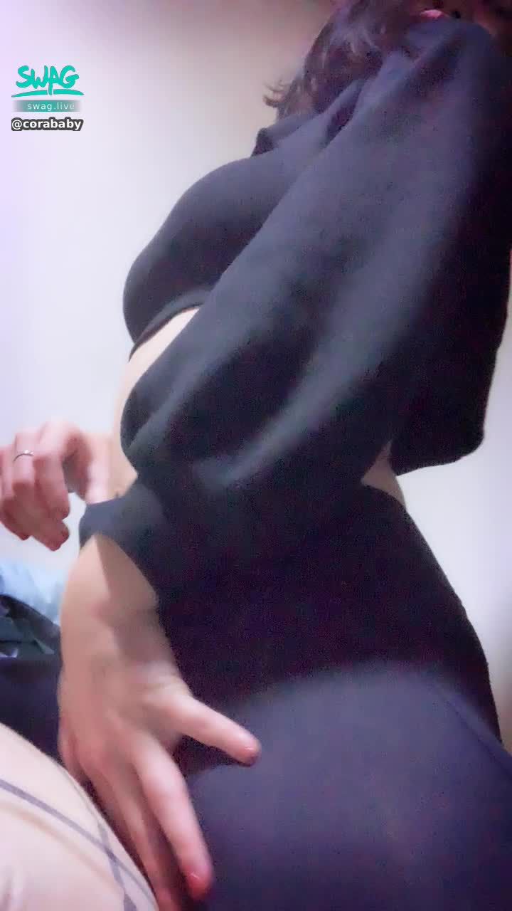 corababy : 💜淫慾瑜珈💜女上位搖起來🙈🙈邊↕️還要邊自慰🔞🔞有人也想被我用下體磨蹭嗎😈光想就好刺激😳