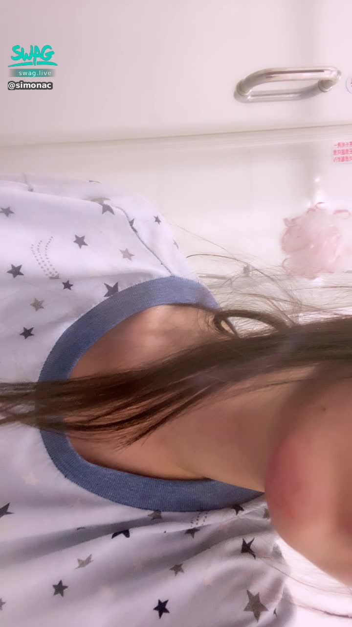  : The disabled baby is playing with milk, acupuncture, and foot commands in the live broadcast room! Pussy, foot command live