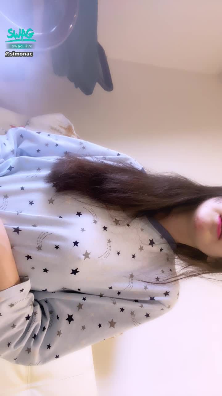  : The disabled baby is playing with milk, acupuncture, and foot commands in the live broadcast room! Foot, pussy command live