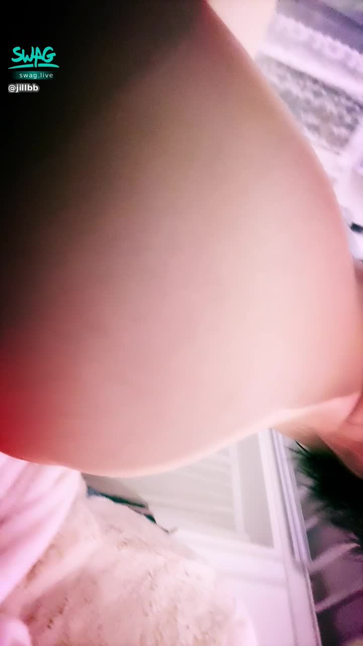 jillbb : 🔞還是哥哥想從後面⋯⋯擦乾我這個洞😈