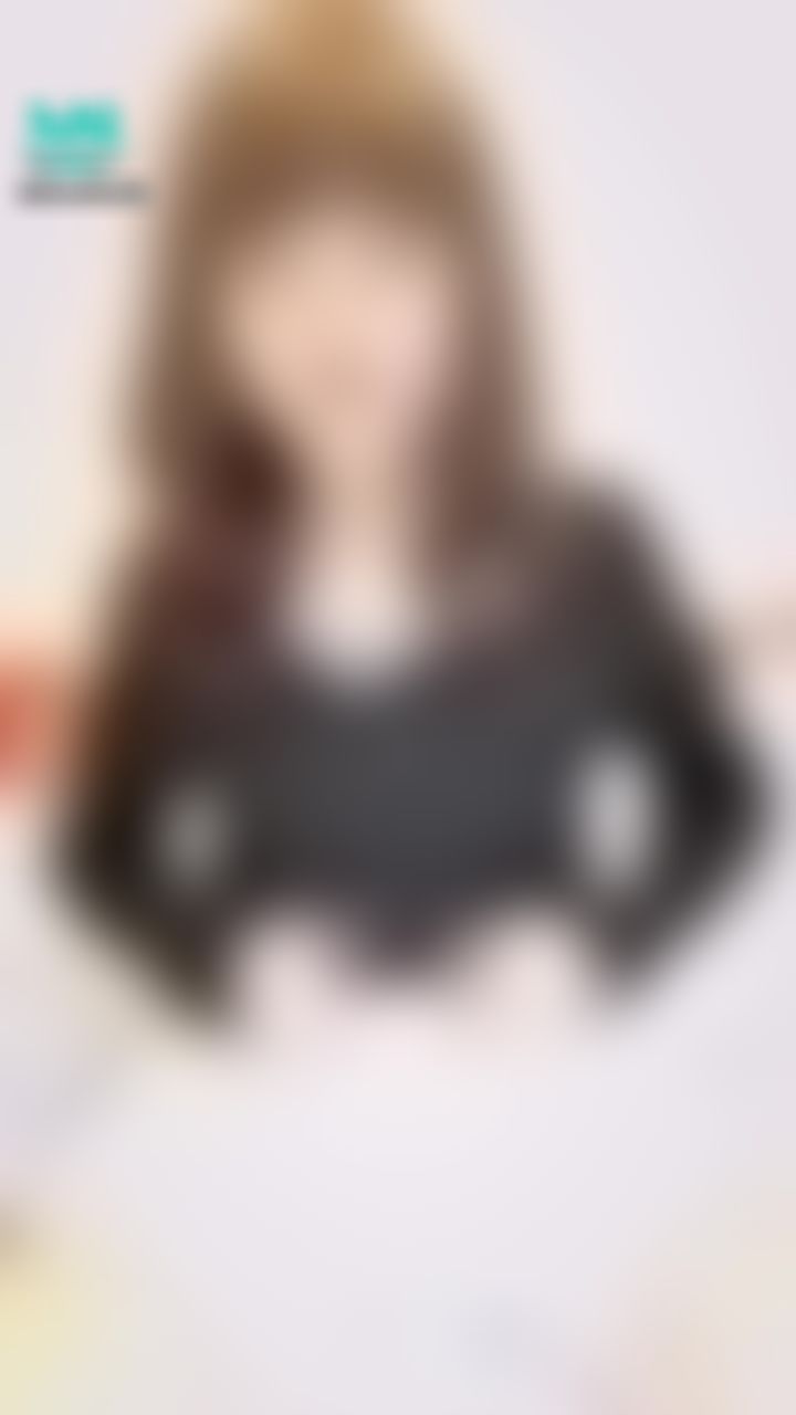 chenchenbao : 晨晨揉奶加上淫蕩表情😳哥哥還可以嗎❤️