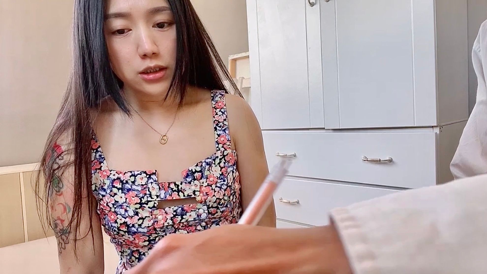 d*******y : 女大生嫚嫚跟房仲做愛為了節省房租‼️
