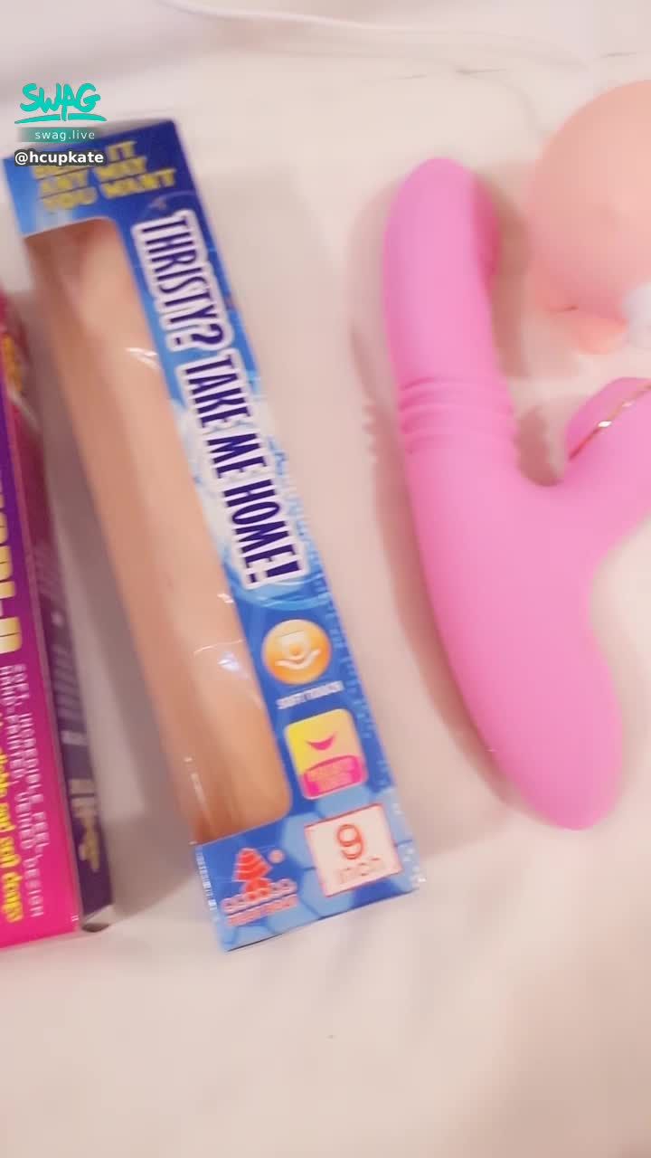 h******e : ❤新玩具❤待會兒九點半直播唷