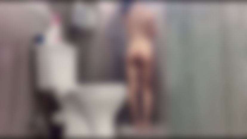 lizbaby : 偷窺姊姊洗澡卻發現姊姊自嗨