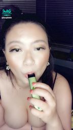 h******e : 看看我在水裡,想跟我一起泡湯趕快參加活動啊🔞😊