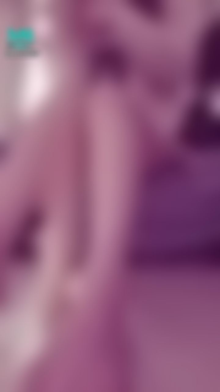 sexyivyivy : 早安安💕💕💕今天想下空的樣子RRR
穿上膚色絲襪好了
不然很像會冷死😂😂