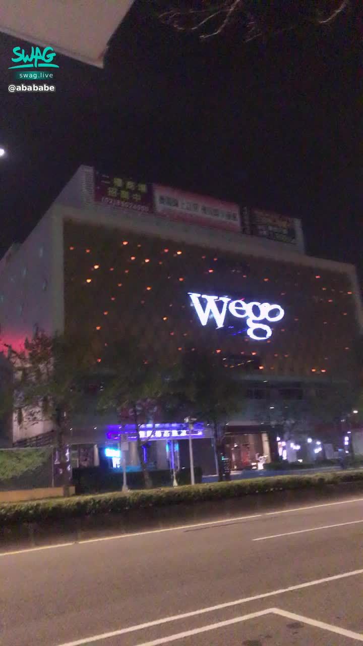 a*****e : 一個人走在路上，好安靜喔🤫