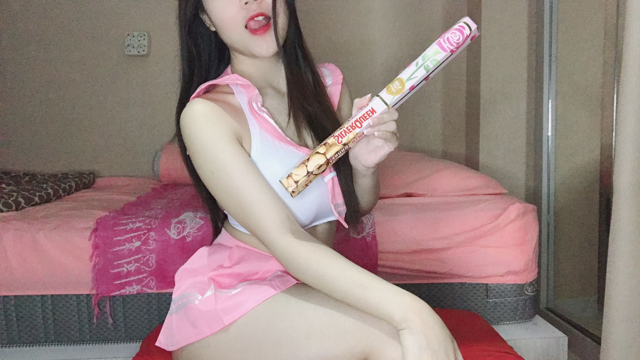 celinne : Sexy student gets chocolates from secret admirer, and she feels horny💦💦