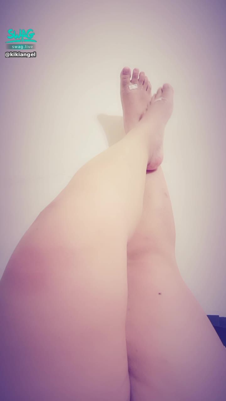  : 🚪 not closed little slut 🚪 I still have yesterday's wounds on my feet...but the heart that wants to play footjob is the same 🤩🤩🤩🤩 Secretly give some small benefits~ Did you find out? 🌟