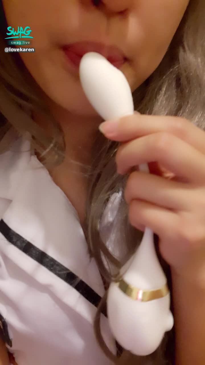 l*******n : *跳蛋舔含呻吟*
悠咪喜歡吃跳蛋
好像勝過塞跳蛋……
想看完整版解鎖此限時截圖私訊贈