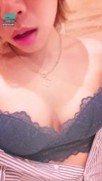 f******i : 哥哥的小騷貨❤️ 跪姿揉奶又慰慰給哥哥看看💋 哥哥硬了嗎
