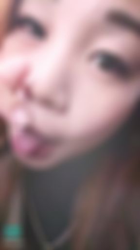 f******i : 偷拍一張😝 哥哥們有沒有認真工作啊❤️
