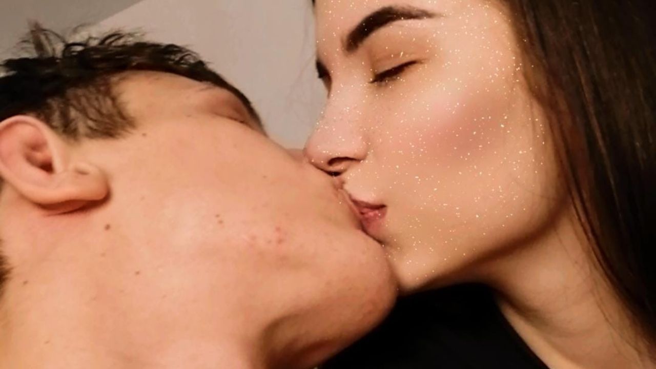 v*********e : Hot sex, hot couple, waiting for you in the video 😏 💦 😻❤️❤ ️ 💦 💦