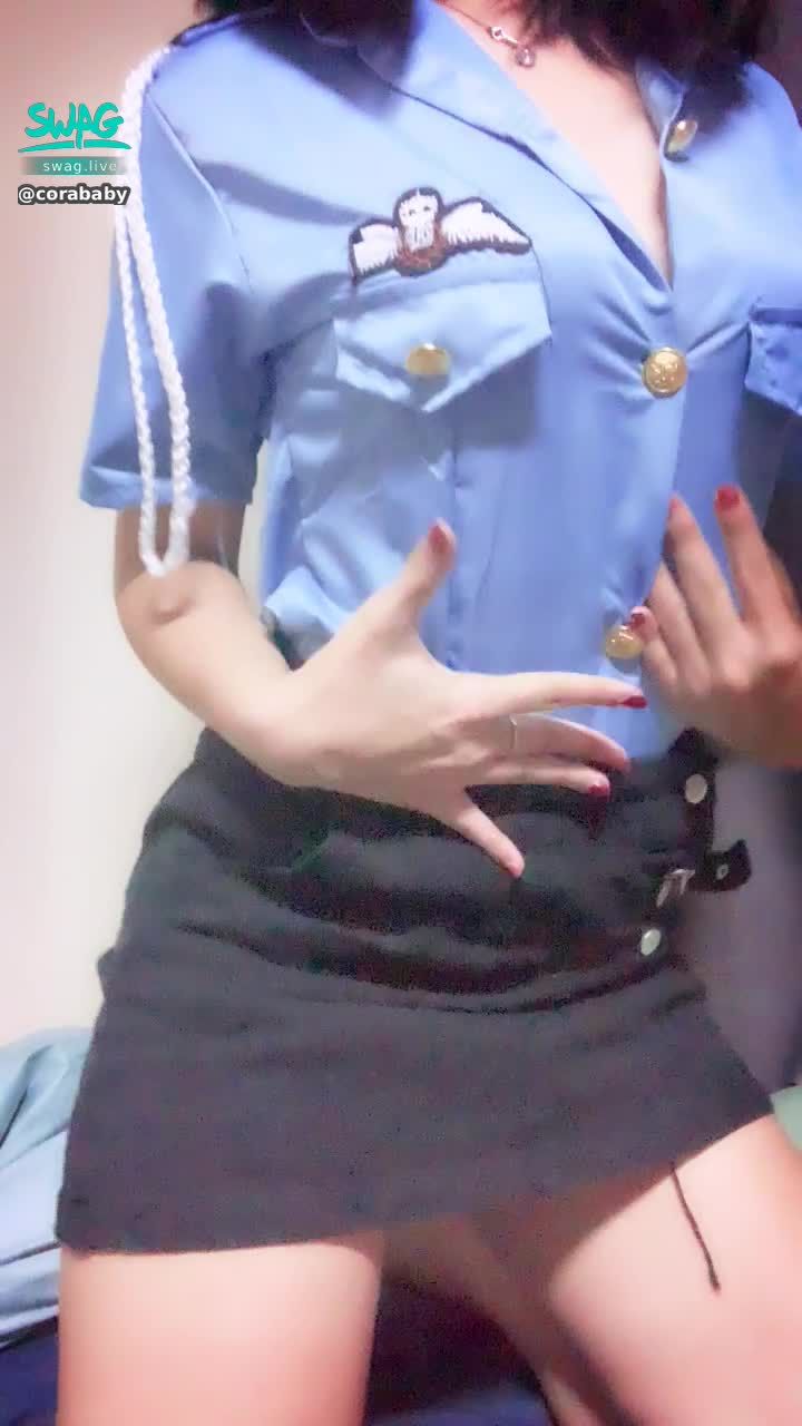 corababy : 🚓俏麗小女警🚓女警發騷🔞🔞誰這麼晚還想壞壞呀😈是不是想要被我抓走‼️如果被我逮捕👮‍♀️就讓你下不了我的床🤫🤫以後就是我的專屬犯人了❤️