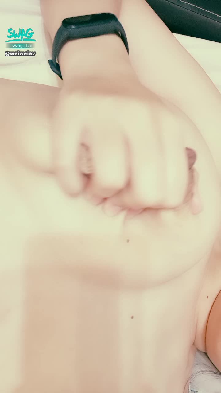  : I really want to be rubbed by your big hands like this