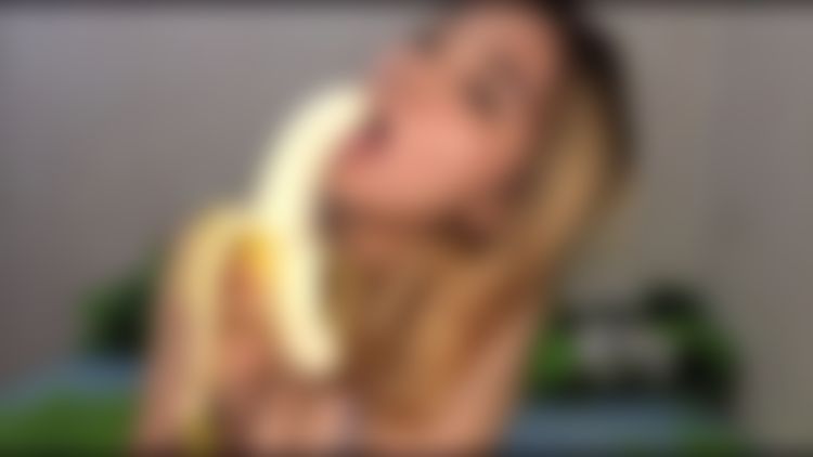 babysyii : eat banana like eat your dick✨🍌💦